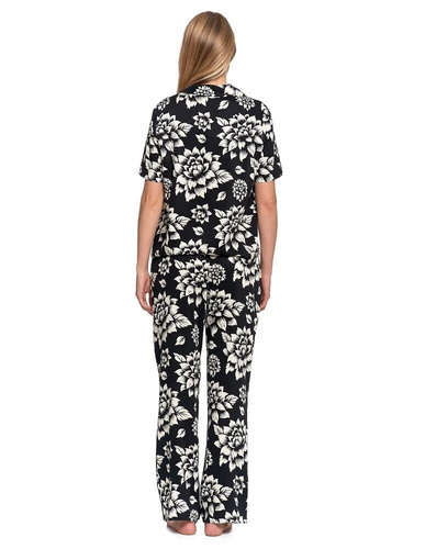 Piżama PDD5500-006 Moraj czarna– wiskoza, krótki rękaw, zapinana na guziki, kwiatowy motyw 