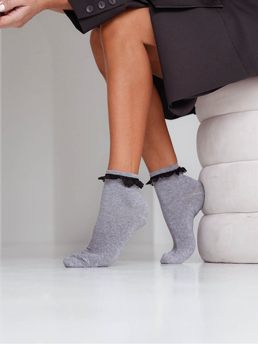 0897 Skarpety damskie z koronką Milena - jasny melanż 1 - czarna koronka