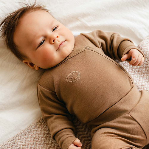 Body niemowlęce merino Eevi kopertowe rosnące z dzieckiem-karmelowe