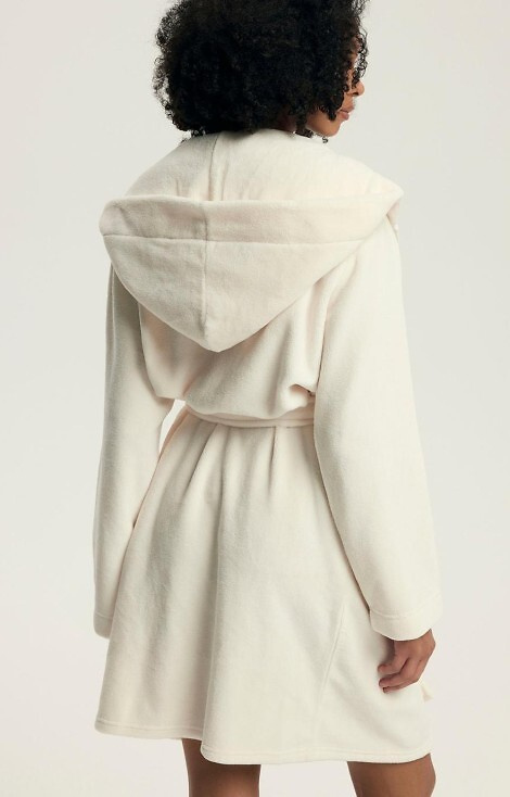 43599 Darlan Szlafrok damski z kapturem Henderson cream – miękki, lekki, przed kolano