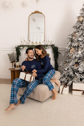 Piżama męska Regina 507 granatowa – bawełniana, długa, koszulka z nadrukiem i spodnie w kratę