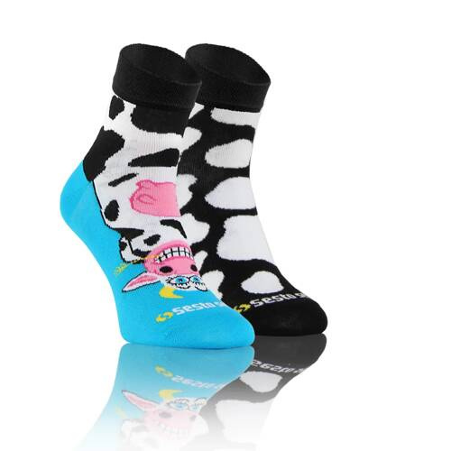 Krowa i łatki Skarpety krótkie finest cotton dwie różne Sesto Senso czarny