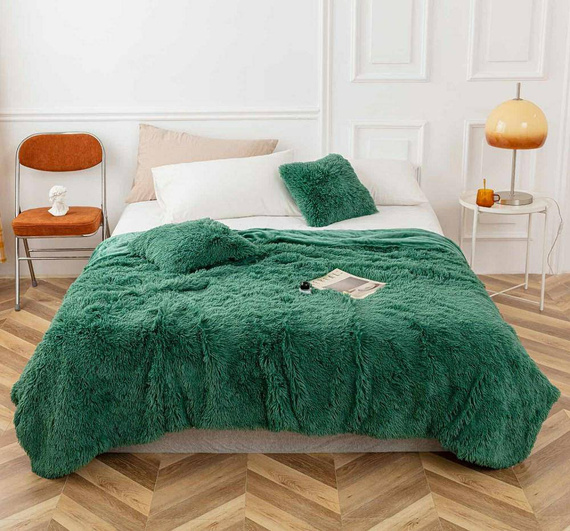 Yeti Koc narzuta włochacz futrzak fotelówka Spod Igły i Nitki pudrowy