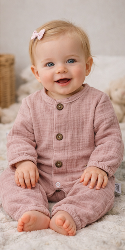 Pajac muślinowy Just Muslin 02235BSR Makoma rose– lekki, oddychający, 100% bawełna