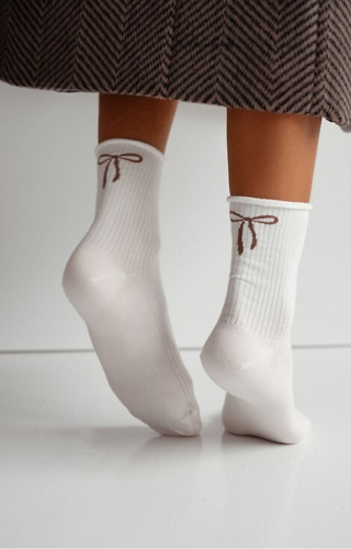 0200-193 Skarpetki damskie z kokardką Milena ecru–bawełniane prążkowane