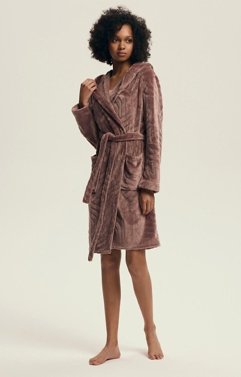 43602 Devyn  Szlafrok damski z kapturem Henderson mahogany – krótki, ciepły, welurowy