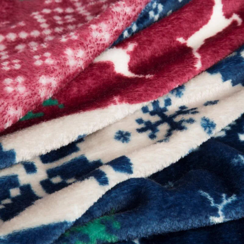Koc świąteczny Eurofirany granatowy czerwony ze skandynawskim wzorem – miękka narzuta z mikrofibry, 240 g/m²
