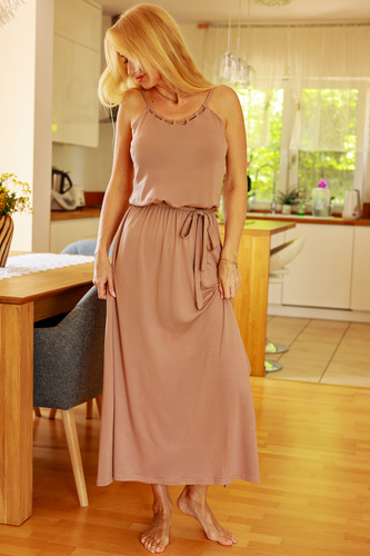 Grace Mirale – Długa sukienka z wiskozy z rozcięciem | Polska produkcja - latte