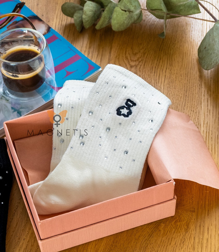 Skarpety damskie Magnetis YN5036 białe– bawełniane, z motywem misia i cyrkoniami