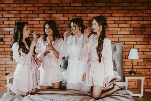 Świadkowa Szlafrok damski satynowy ByShelly - różowy/srebrny