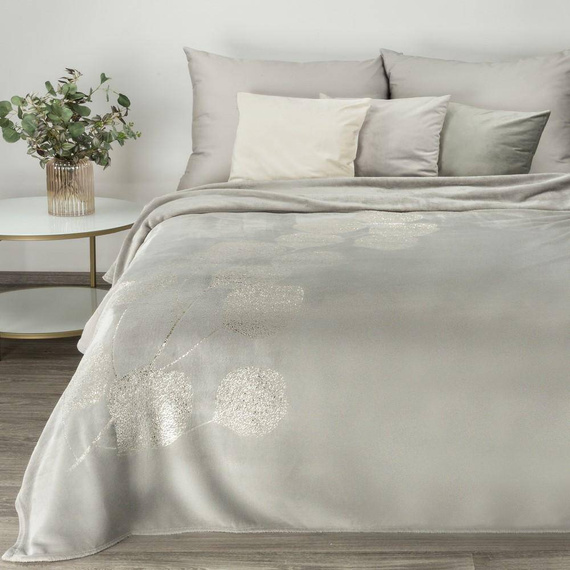 Ginko 2 Koc narzuta z mikrofibry z błyszczącym nadrukiem liści Eurofirany miodowy