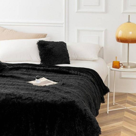 Yeti Koc narzuta włochacz futrzak fotelówka Spod Igły i Nitki pudrowy