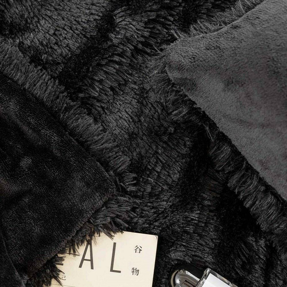 Yeti Koc narzuta włochacz futrzak fotelówka Spod Igły i Nitki pudrowy