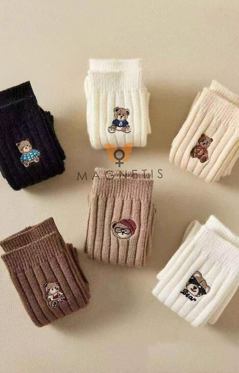 YN5041 Ciepłe skarpety damskie Magnetis 445 beige – prążkowane z haftem misia