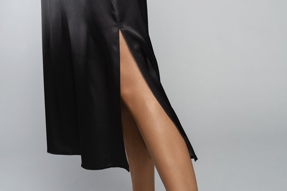 Dotyk koszula nocna wąskie ramiączko, długa Italia Fashion - czarna