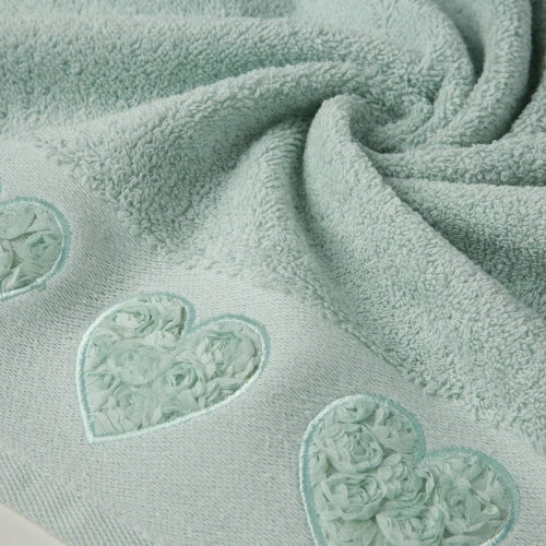 Kamila ręcznik serca wypełnione różyczkami Eurofirany miętowy 