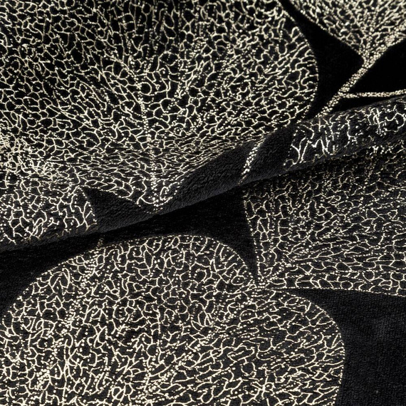 Ginko 2 Koc narzuta z mikrofibry z błyszczącym nadrukiem liści Eurofirany miodowy