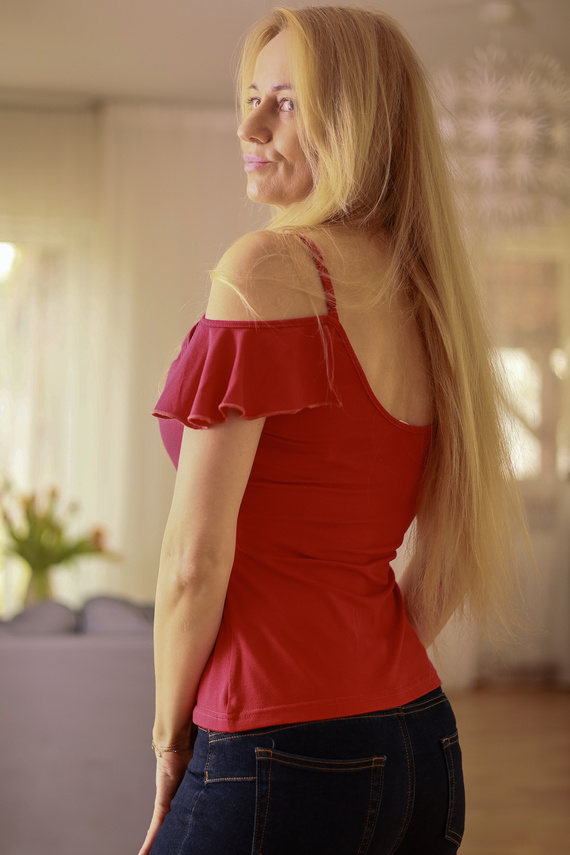 Vera Bluzka damska Mirale – odkryte ramię, falbanka, wiskoza - czerwony