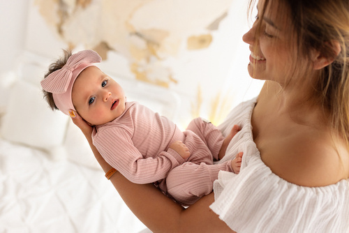 4234OP "Natural Harmony" Opaska niemowlęca Makoma pudrowy róż