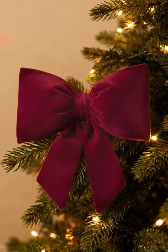 Poduszka świąteczna Kokarda Spod Igły i Nitki – bordowa poduszka z weluru velvet, certyfikat Oeko-Tex