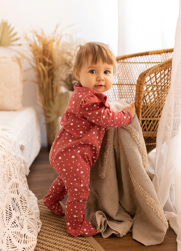 02229TR "Stars" Pajacyk niemowlęcy Makoma ciemny róż