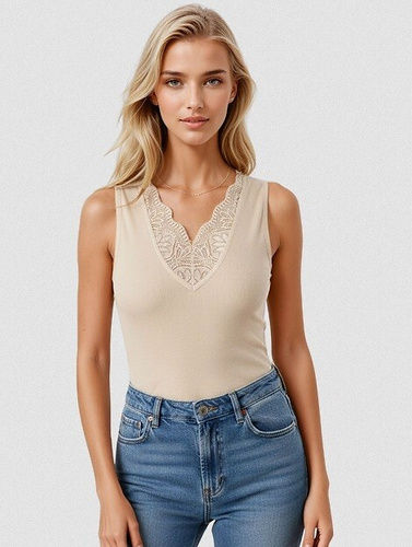 Koszulka Ovena Eldar z wiskozy prążkowanej – koronkowy dekolt V- cappuccino