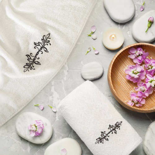 Kamelia Komplet ręczników z haftem z motywem ornamentu Eurofirany biały/czarny