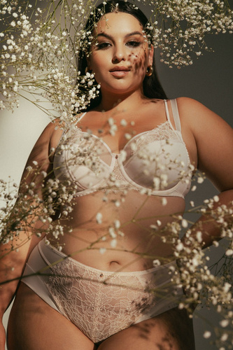 2163 Biustonosz Semi-Soft AVA  pudrowy Półusztywniany Elegancki Biustonosz z Koronką