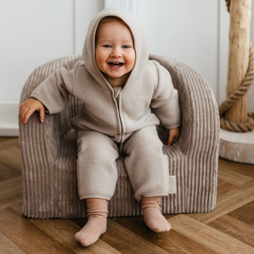 Kombinezon niemowlęcy z wełny merino Eevi – beżowy, miękki i oddychający