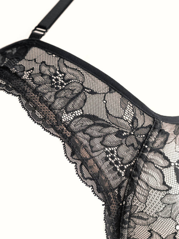 Amourette Charm W02 biustonosz miękki z fiszbinami Triumph- czarny