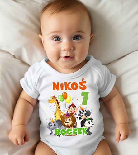 SKU A047 "Roczek urodziny z imieniem Safari" Body krótki rękaw na roczek Moocha biały