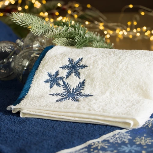 Carol 01 ręcznik świąteczny gwiazdki Eurofirany biały 