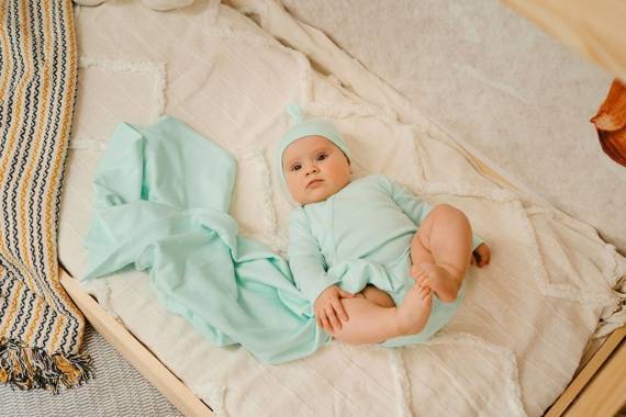 2016 Czapeczka niemowlęca z węzełkiem Miracle - biała