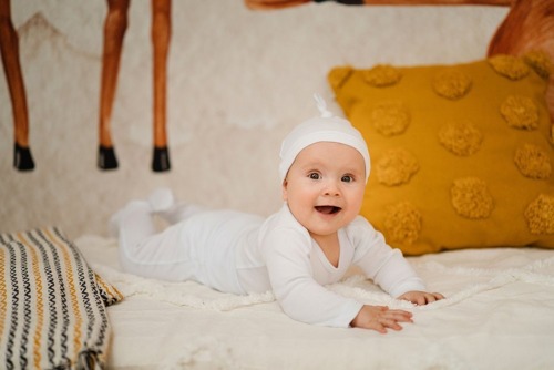 2016 Czapeczka niemowlęca z węzełkiem Miracle - biała